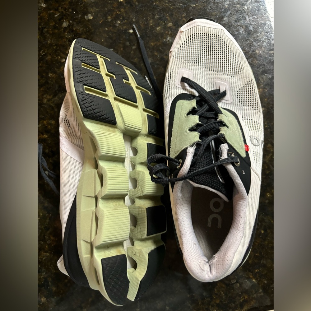 On cloud size 8.5 shoes